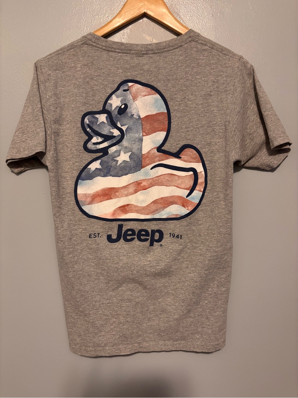 Jeep Gray Tee with Red, White and Blue Flag Duck Graphic S/M